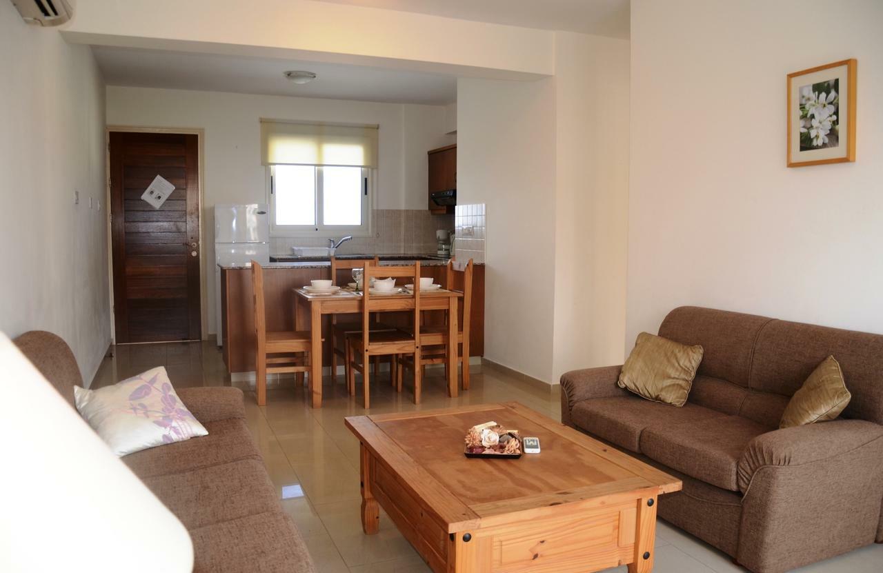 Top Floor, 2 Bedroom Apartment Vanessa D204, Free Wifi, Village View Peyia Room photo