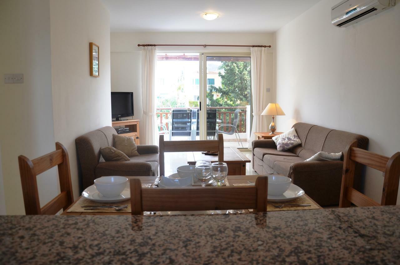 Top Floor, 2 Bedroom Apartment Vanessa D204, Free Wifi, Village View Peyia Room photo